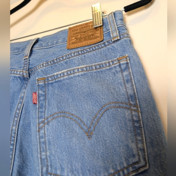 Levi's Premium Big E Wedgie Straight Frayed Raw Hem Jeans Size 26 - Picture 5 of 9